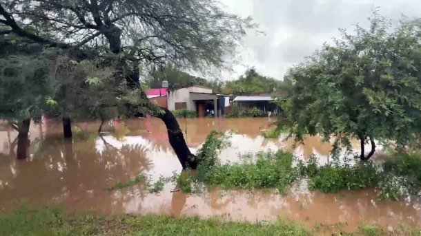 "Es más fácil decir lo que recupere que lo que perdí": el dramático relato de un damnificado por las inundaciones en Tucumán
