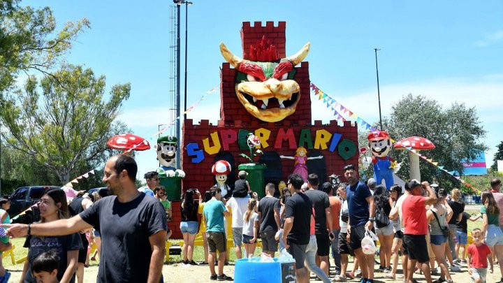 La Plata recibe el Año Nuevo con la tradicional quema de muñecos