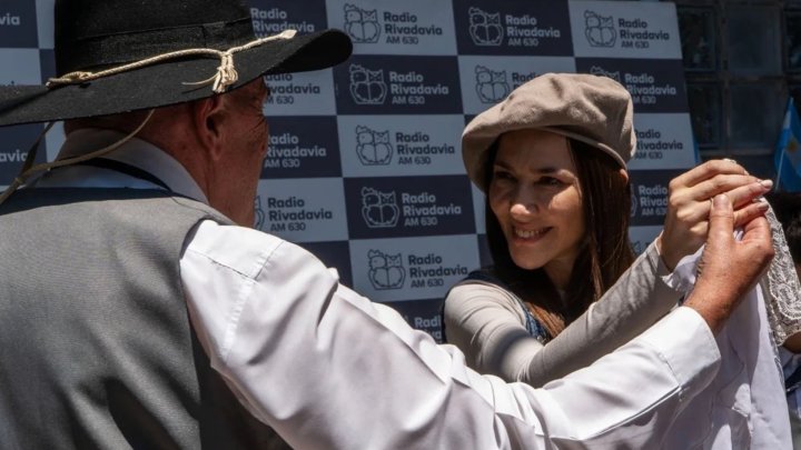 Radio Rivadavia celebr&oacute; el D&iacute;a de la Tradici&oacute;n con Nelson Castro, Cristina P&eacute;rez y una multitud en Colegiales