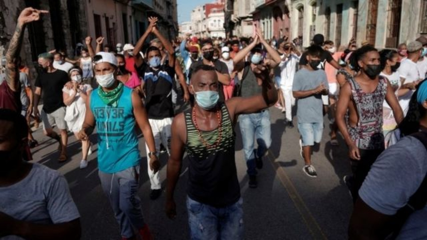 Javier Larrondo: "En Cuba hay miles de detenidos y heridos, y no sabemos la cantidad de muertos"