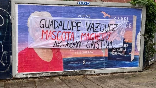 Violencia: Nuevo ataque al edificio de Radio Rivadavia con agravios a Guadalupe Vázquez y panfletos agresivos