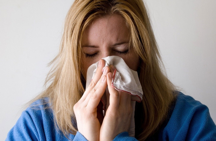 El Ministerio de Salud incluye a la rinitis y a la congestión nasal como síntomas sospechosos de coronavirus