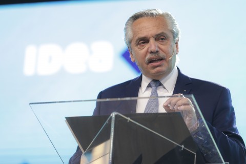 Alberto Fernández firmó el decreto que releva a Macri del secreto para declarar