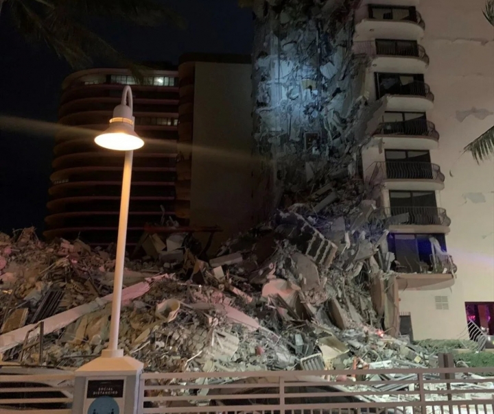 Conmoción en Miami por derrumbe de parte de un edificio