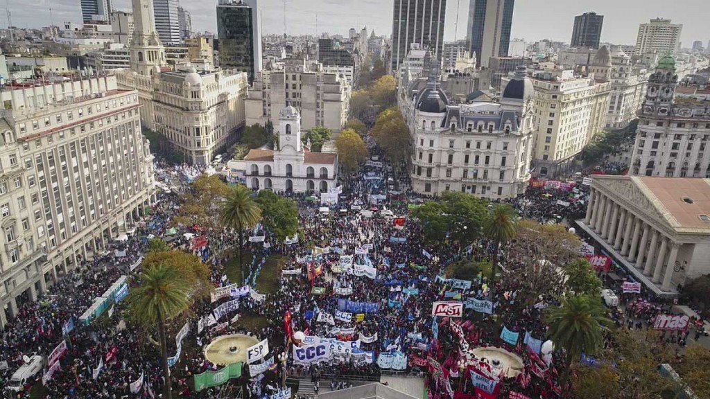 La marcha federal llega a la Ciudad de Buenos Aires: preocupación en la gente para volver del trabajo