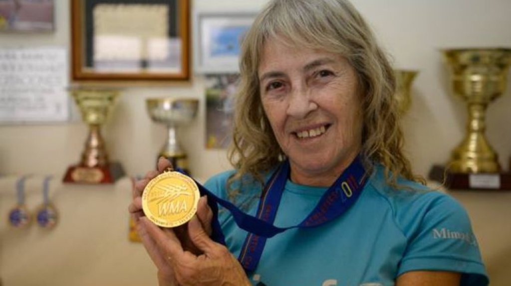 Tiene 81 años, es tricampeona mundial de atletismo y busca ayuda para competir en Finlandia