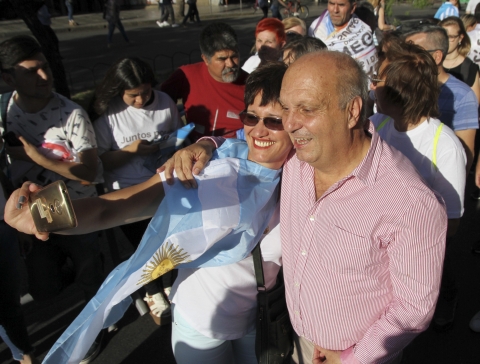 Hernán Lombardi: "Sólo generan incertidumbre e improvisación"