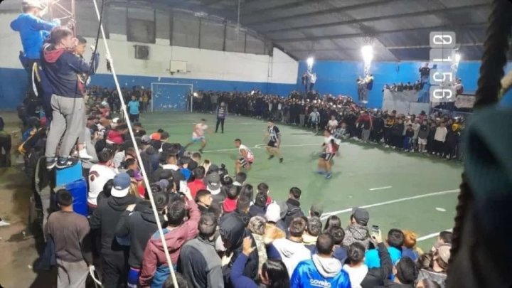 Juegan al fútbol por plata en el conurbano por plata para llegar a fin de mes: &quot;Jugamos por 100.000 pesos en Laferrere&quot;