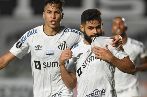 Boca jugó mal y perdió ante Santos en Brasil