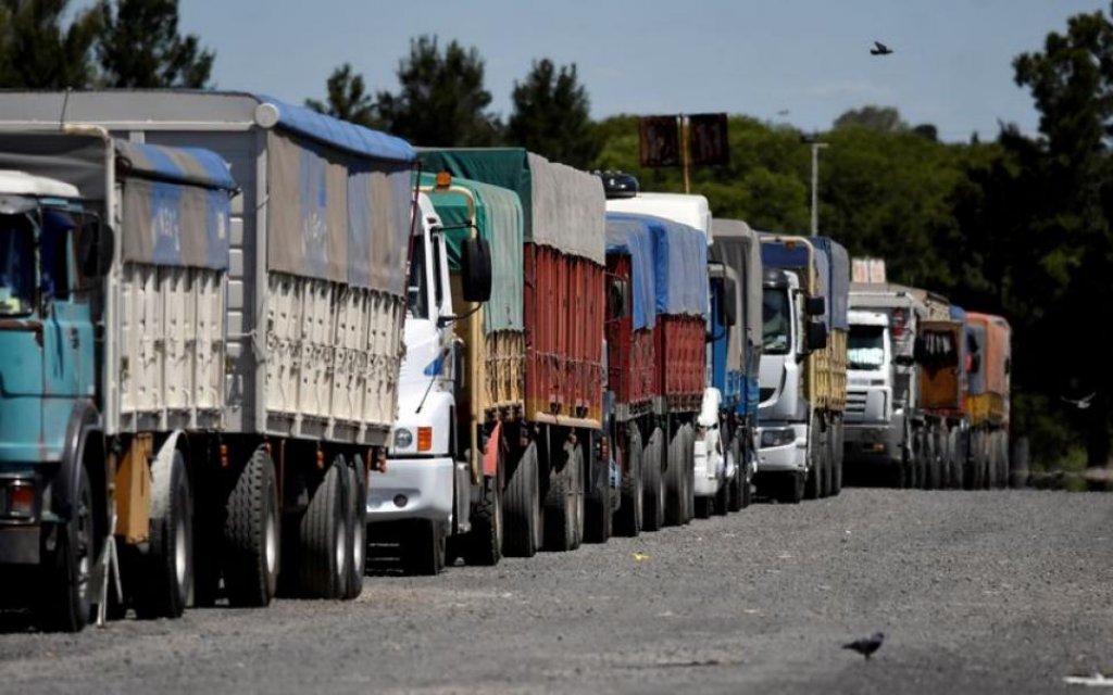 Falta de gasoil: suspenden un paro de transportistas en Tucumán