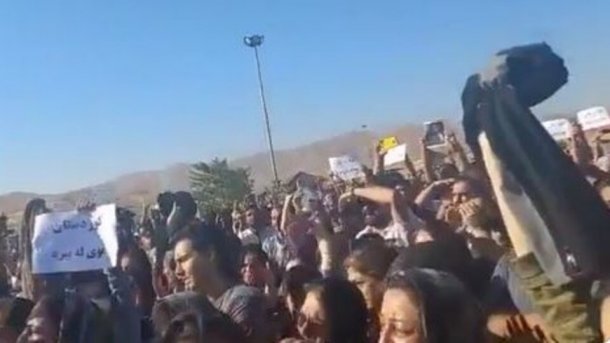 El reclamo de las iraníes tras la represión policial: "Las mujeres son muy valientes, arriesgan su vida por la libertad"