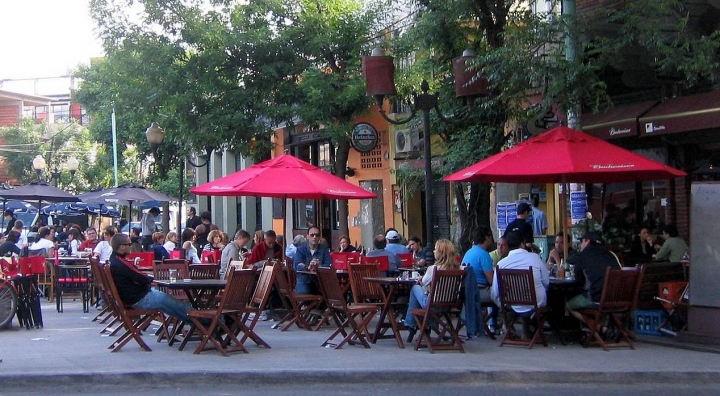 Dueños de bares y restaurantes reclaman poder abrir de noche