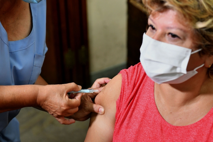 Mañana se presentarán los resultados de los estudios de combinación de vacunas en Argentina