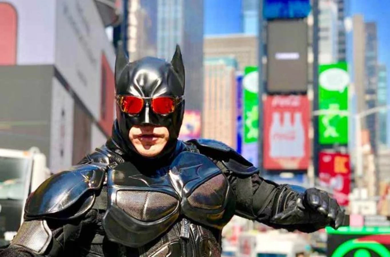 El Batman argentino de Times Square: emigró hacia Estados Unidos en 2016 y  asegura que 