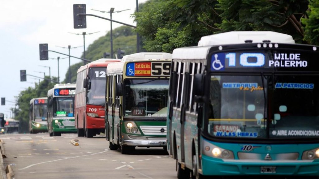 Carolina, la mujer que eligió ser chofer de colectivo