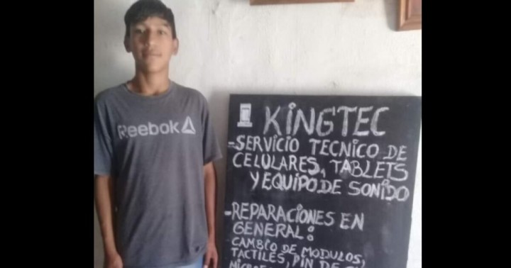 La historia del adolescente de 14 años que repara celulares y trascendió en redes