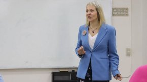 Ursula Basset: "El Gobierno está abriendo la puerta a una memoria completa"