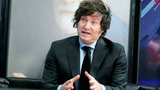 Javier Milei: “El problema no es que en la Argentina faltan dólares, sino que hay un exceso furioso de pesos”