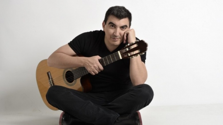 Ivan Camaño: &quot;Con mi guitarra y mucho esfuerzo pude dejar de vivir en situación de calle&quot;