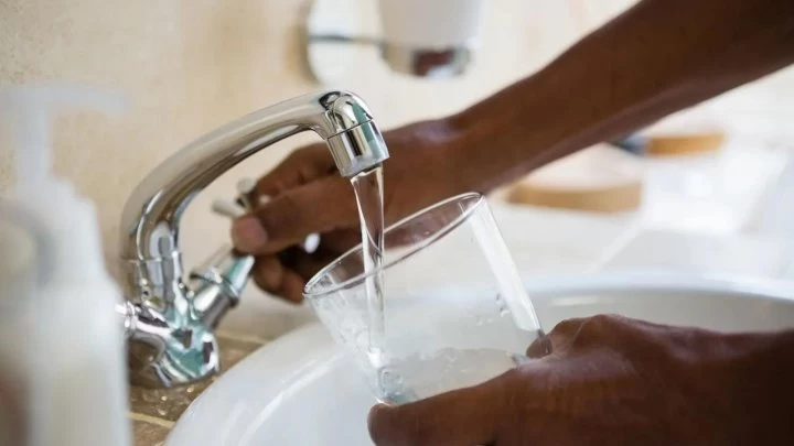 Ricardo Espinoza: &quot;Hasta diciembre aumentan la luz y el gas. No está claro como cobran el agua&quot;