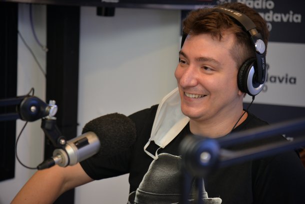Escucha la canción de Ariel Tarico: "Hay IFE, pero no hay Bife"
