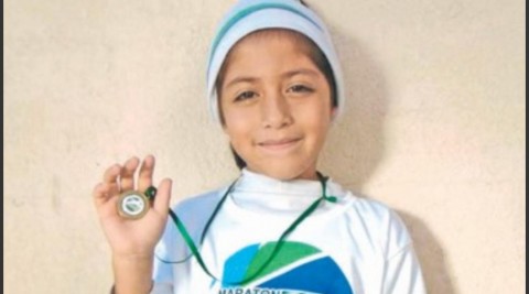 Niña de 10 años en situación de calle es crack en el hockey y necesita ayuda para cumplir su sueño