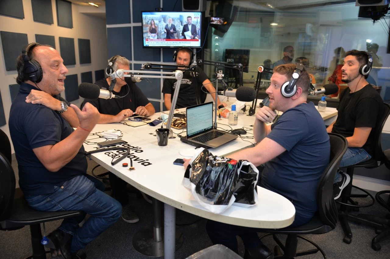 Reviví el pase entre Baby Etchecopar y Jonatan Viale - Radio Rivadavia ...