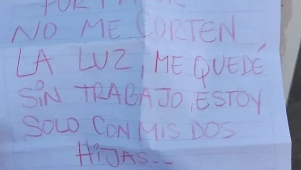 Controlaba medidores de luz y ayudó a un hombre que no podía pagar las facturas