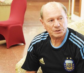 Omar Larrosa: "Hay esperanzas y motivos para que el Mundial 2030 se realice en Argentina, Uruguay, Chile y Paraguay"
