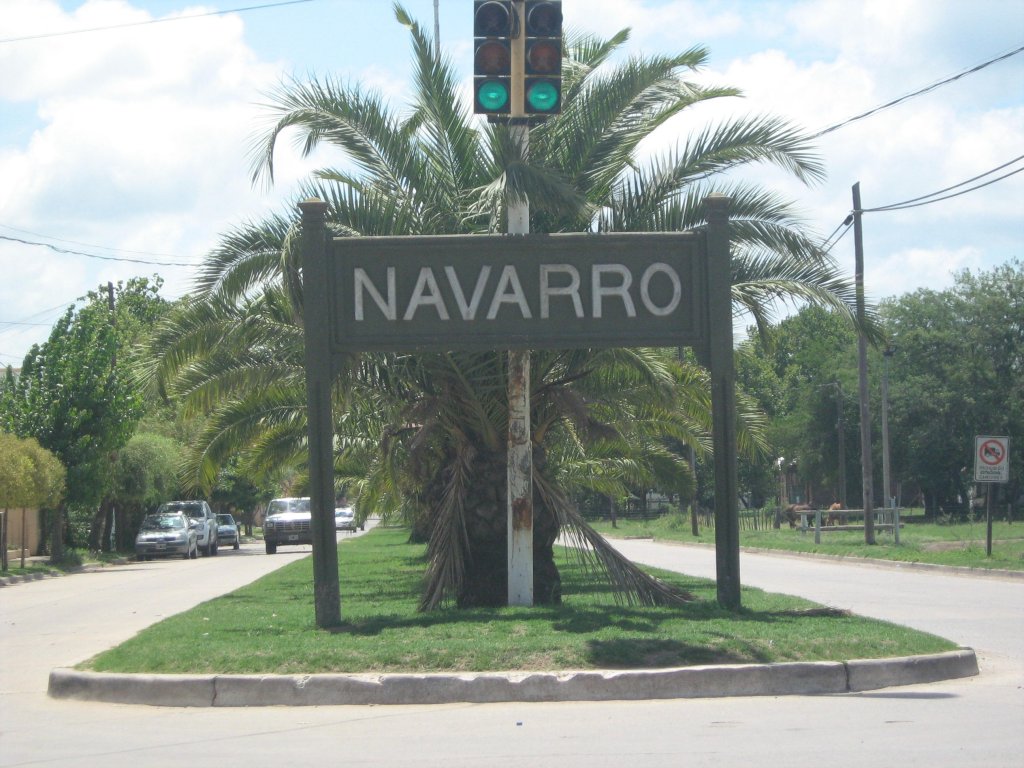 Más de 150 alumnos universitarios de la localidad de Navarro hacen dedo para ir a estudiar