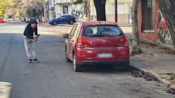 Denuncian que hay un "pincharruedas" en La Plata