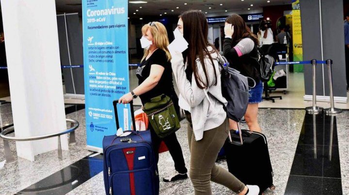 El fenómeno de los argentinos que se van del país y se deshacen de todos sus bienes