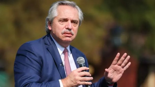 "La insoportable levedad de Alberto Fernandez: traiciona un poco a unos, un poco a otros y mantiene descontentos a todos"