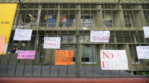 Alumno del Lengüitas: "Me humilla bastante la politización creciente en mi escuela"