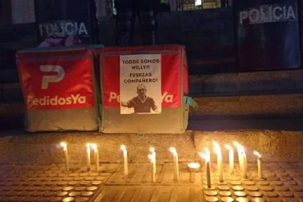Un delivery fue asesinado y sus compañeros lo despidieron con una emotiva caravana