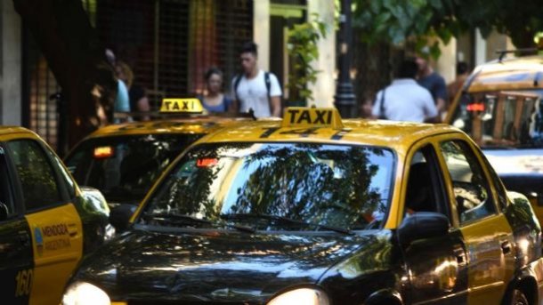 El enojo de una taxista: “Nadie nos defiende de los piquetes y no podemos trabajar”