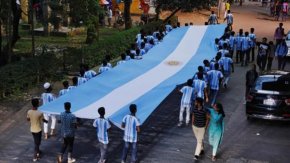"Mucha gente lleva la camiseta de Argentina": el fanatismo por Messi en Bangladesh
