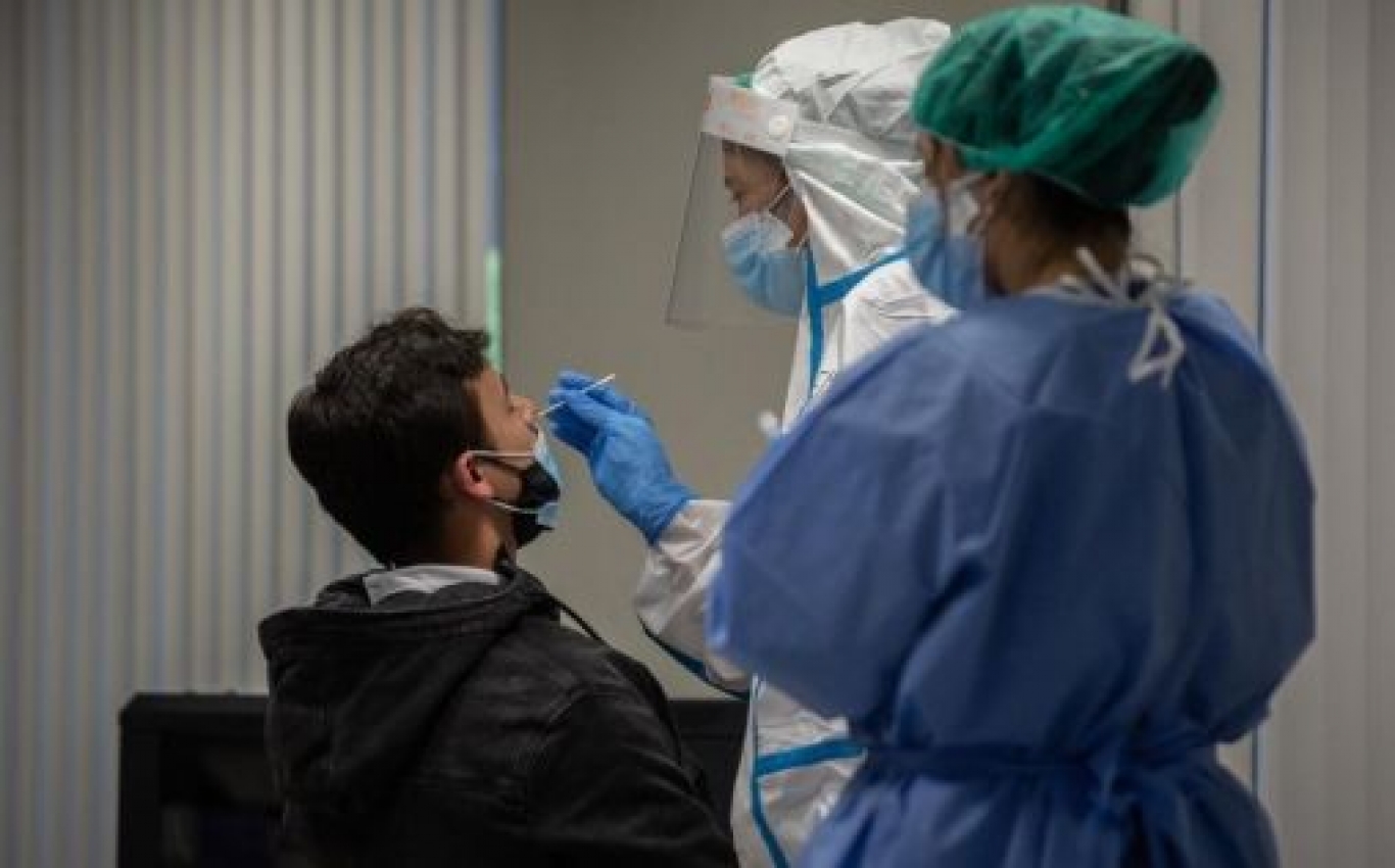 Preocupación en España por la llegada de una quinta ola "explosiva"