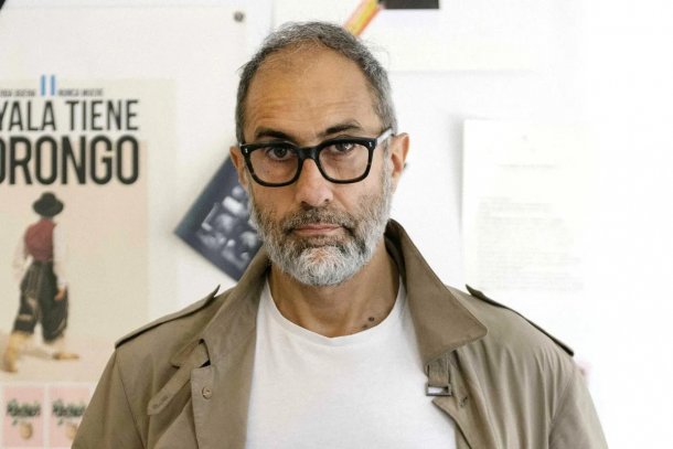 Carlos Bayala: "La reina Isabel II logró escaparle a las modas, su imagen es atemporal"