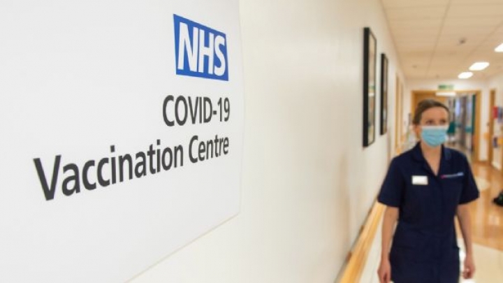 Reino Unido comienza a vacunar contra el coronavirus