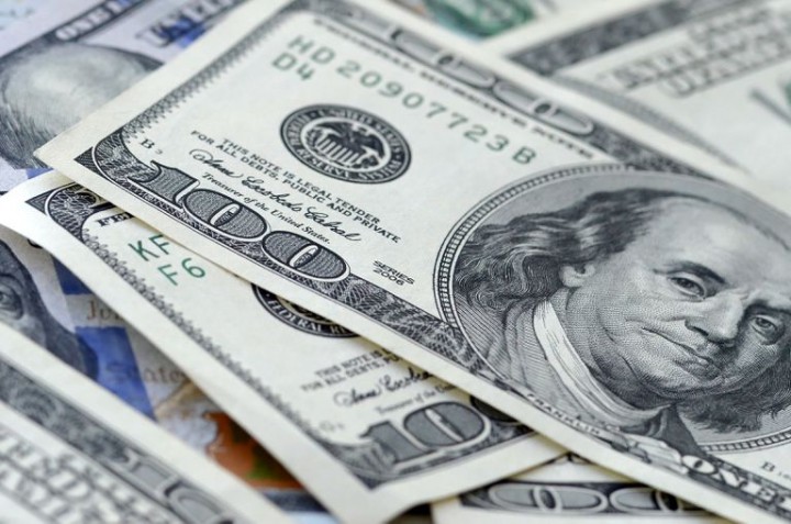 El dólar blue sigue subiendo y alcanza un nuevo récord: $216