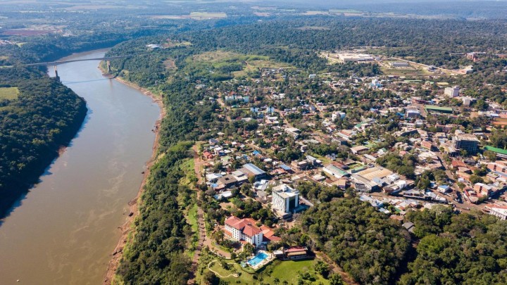 Hormigas en la Frontera: trafican desde televisores hasta drogas en Puerto Iguazú