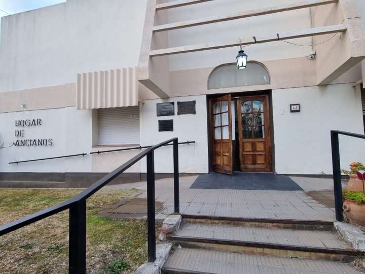 Los niños le enviaron cartas a los abuelos del hogar de ancianos en Santa Rosa para que estén acompañados. Los abuelos le responderán con un video la noche previa a Reyes