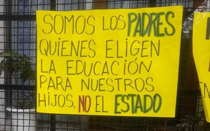 En la Escuela 93 de La Plata pasaron películas pornográficas