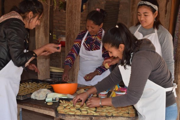 Isolina Bustamante: "Con el algarrobo hacemos bizcochuelos, budines, alfajores y café”
