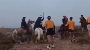 Corredores agredidos en R&iacute;o Negro: &ldquo;No es la primera vez que estos jinetes prepotean y agreden&rdquo;