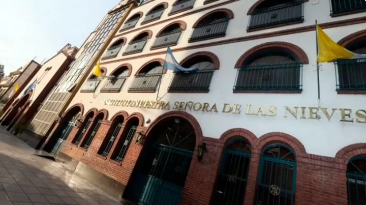 Quisieron secuestrara una nena de 7 años en un colegio de Liniers. Se salvó porque el padre se dio cuenta y golpeó a la secuestradora
