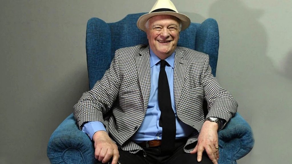 Héctor Larrea: "Troilo era muy diferente, elevó la música argentina a lugares que ni imaginamos"