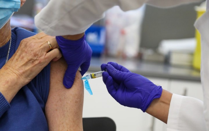 Comienza la aplicación de terceras dosis a los mayores de 50 años que se vacunaron con Sinopharm