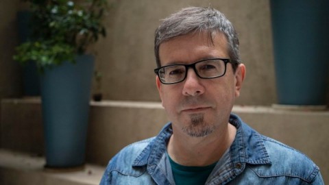 Eduardo Berti escribió de "Una Presencia Ideal" basándose en el duro trabajo del personal sanitario